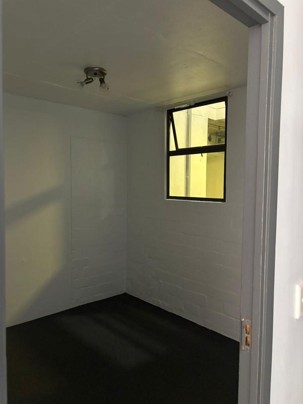 To Let 1 Bedroom Property for Rent in Wynberg Western Cape